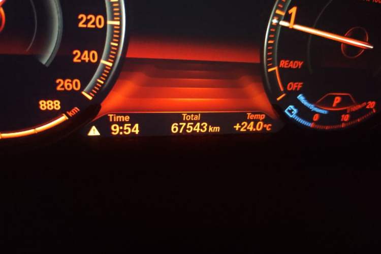 Used BMW 3 Series 2018 320Li Leading Model M Sport Package Odometer Close Up