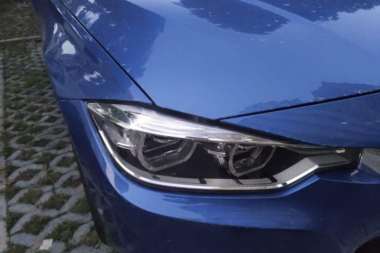 Used BMW 3 Series 2018 320i M Sport Package Right Front Headlight