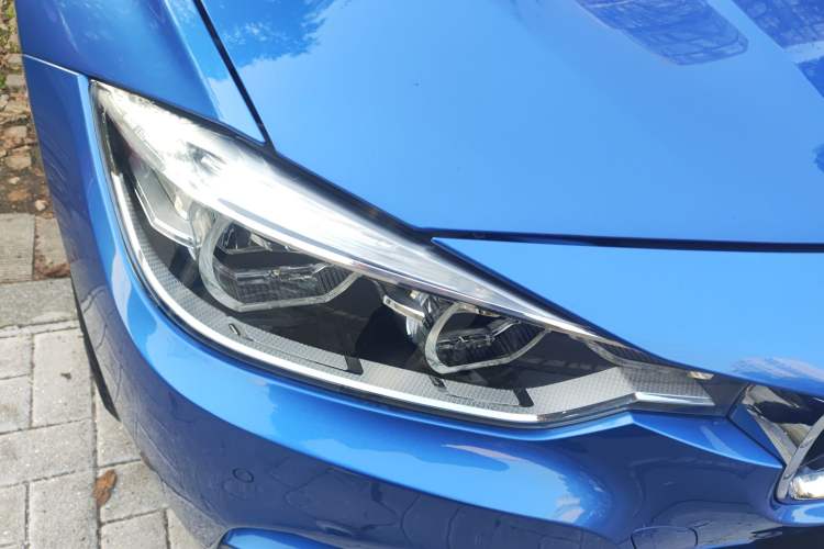 Used BMW 3 Series 2018 320i M Sport Package Right Front Headlight