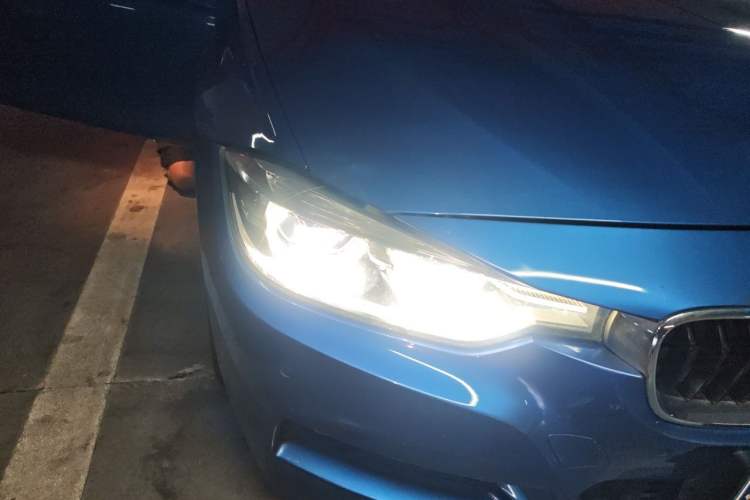 Used BMW 3 Series 2018 320i M Sport Package Right Front Headlight