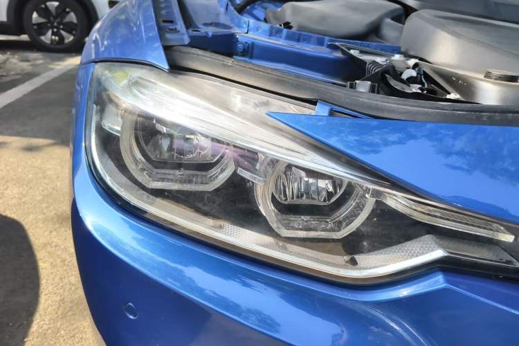 Used BMW 3 Series 2018 320i M Sport Package Right Front Headlight