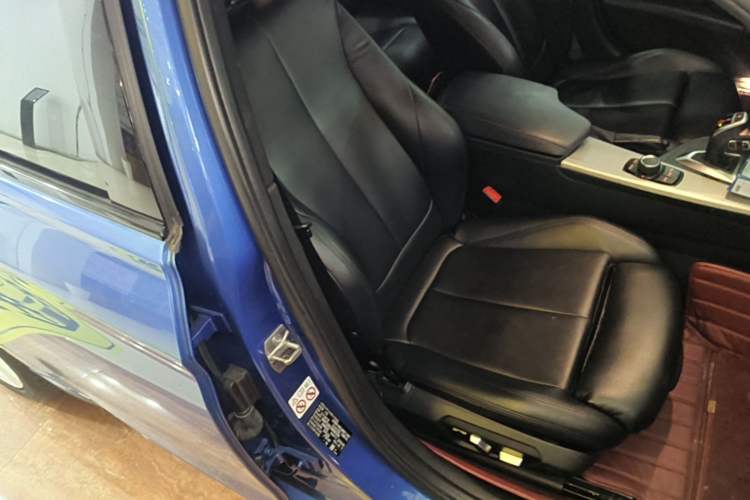 Used BMW 3 Series 2018 320i M Sport Package Right Front Seat