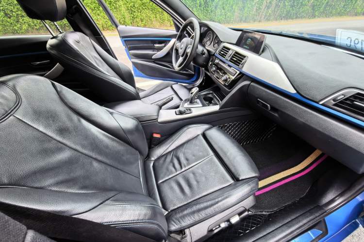 Used BMW 3 Series 2018 320i M Sport Package Right Front Seat