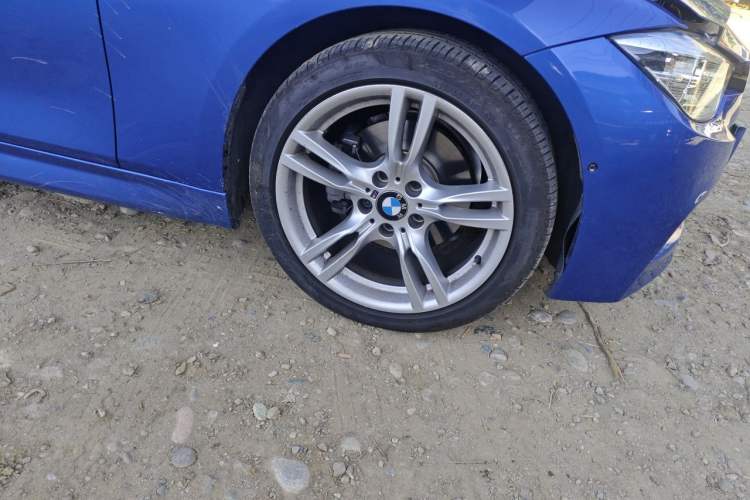 Used BMW 3 Series 2018 320i M Sport Package Right Front Wheel Hub