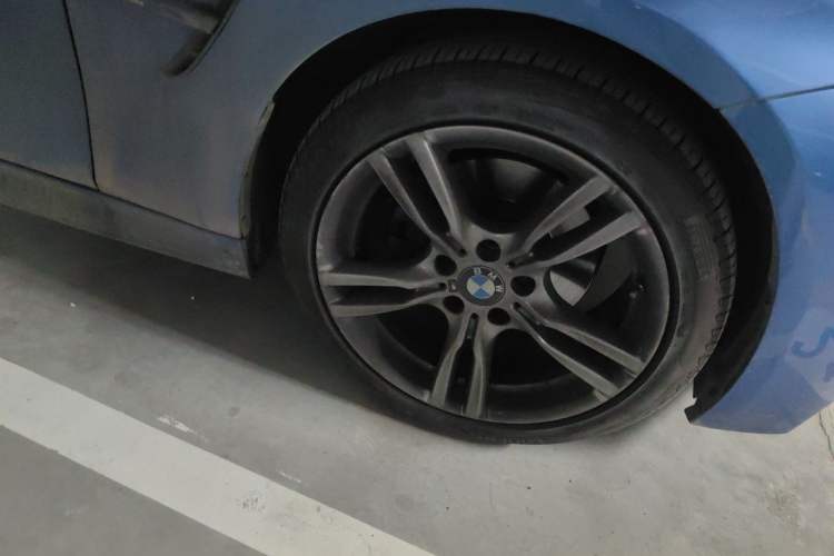 Used BMW 3 Series 2018 320i M Sport Night Edition Right Front Wheel Hub