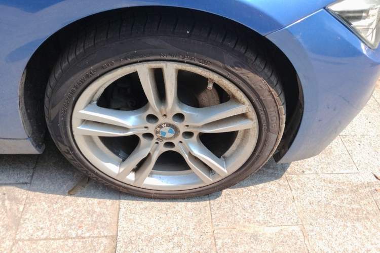 Used BMW 3 Series 2018 320Li Leading Model M Sport Package Right Front Wheel Hub
