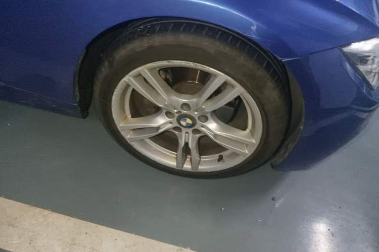 Used BMW 3 Series 2018 320i M Sport Package Right Front Wheel Hub