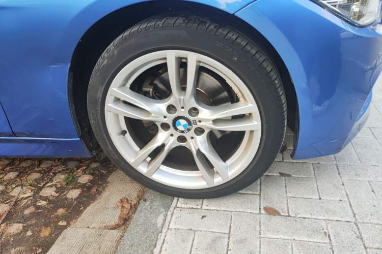 Used BMW 3 Series 2018 320i M Sport Package Right Front Wheel Hub