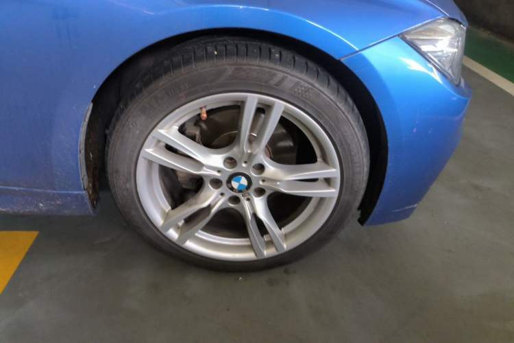 Used BMW 3 Series 2018 320i M Sport Package Right Front Wheel Hub