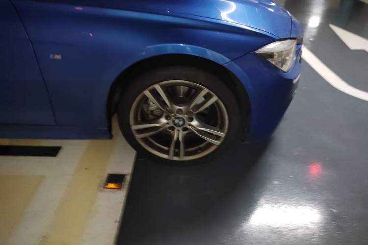 Used BMW 3 Series 2018 320Li Leading Model M Sport Package Right Front Wheel Hub