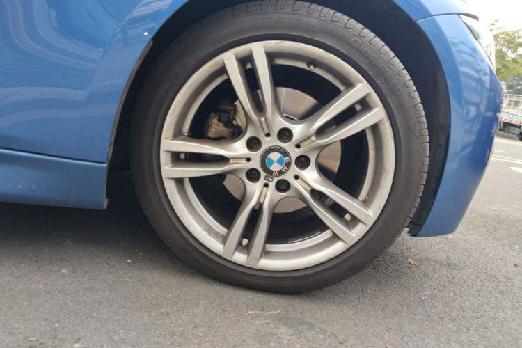 Used BMW 3 Series 2018 320Li Leading Model M Sport Package Right Front Wheel Hub