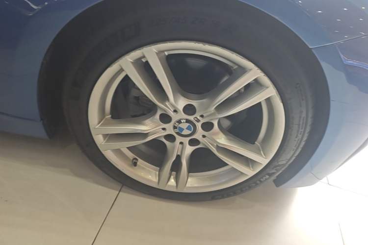 Used BMW 3 Series 2018 320i M Sport Package Right Front Wheel Hub