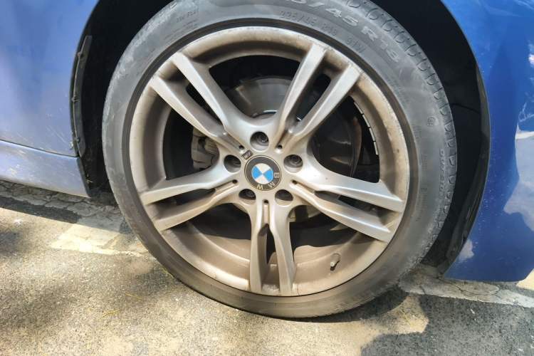 Used BMW 3 Series 2018 320i M Sport Package Right Front Wheel Hub