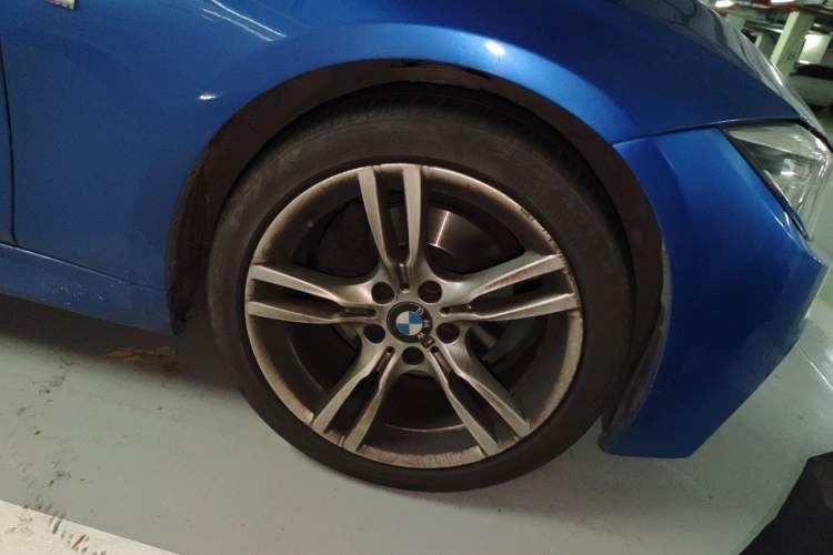 Used BMW 3 Series 2018 320Li Leading Model M Sport Package Right Front Wheel Hub