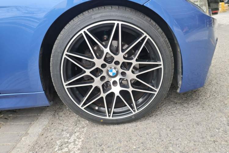 Used BMW 3 Series 2018 320Li Leading Model M Sport Package Right Front Wheel Hub