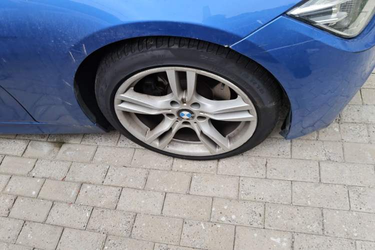 Used BMW 3 Series 2018 320Li Leading Model M Sport Package Right Front Wheel Hub