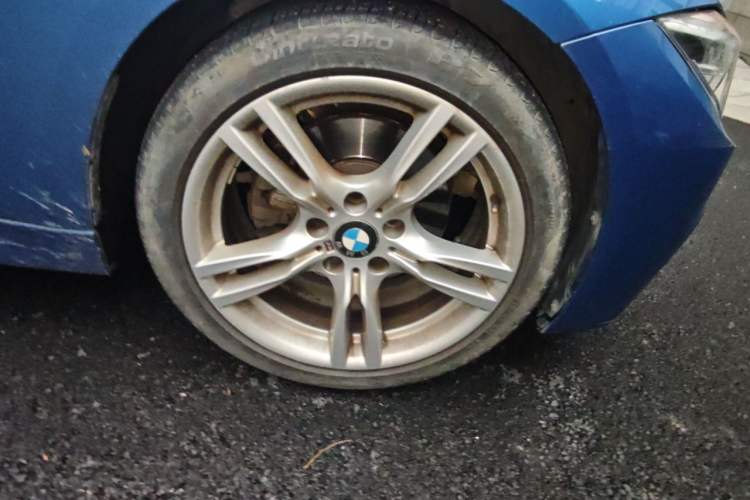 Used BMW 3 Series 2018 320i M Sport Package Right Front Wheel Hub