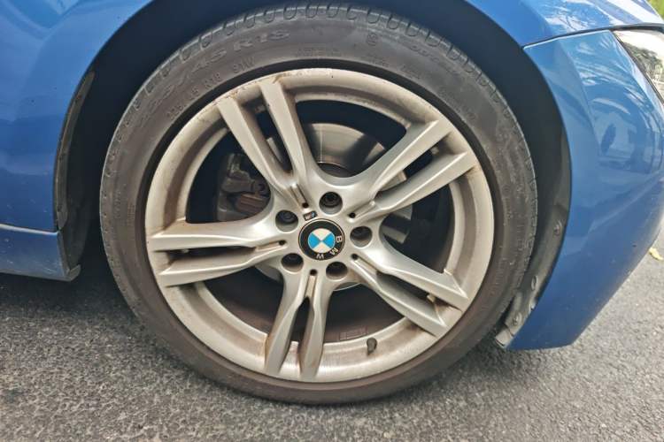 Used BMW 3 Series 2018 320Li Leading Model M Sport Package Right Front Wheel Hub