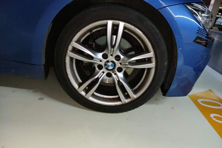 Used BMW 3 Series 2018 320i M Sport Package Right Front Wheel Hub