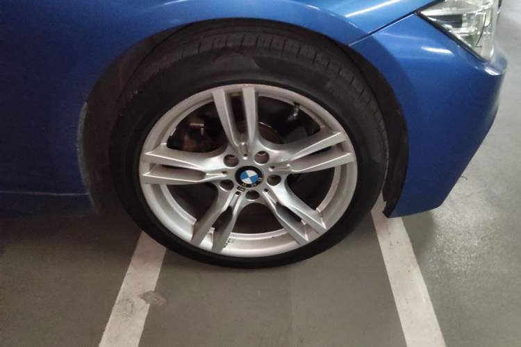 Used BMW 3 Series 2018 320i M Sport Package Right Front Wheel Hub