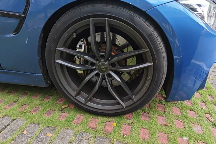 Used BMW 3 Series 2018 320i M Sport Package Right Front Wheel Hub