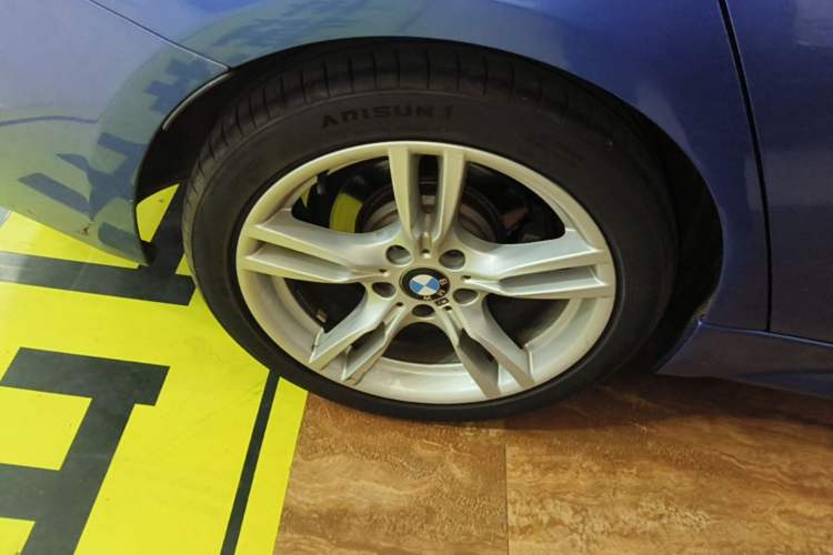 Used BMW 3 Series 2018 320i M Sport Package Right Rear Wheel Hub