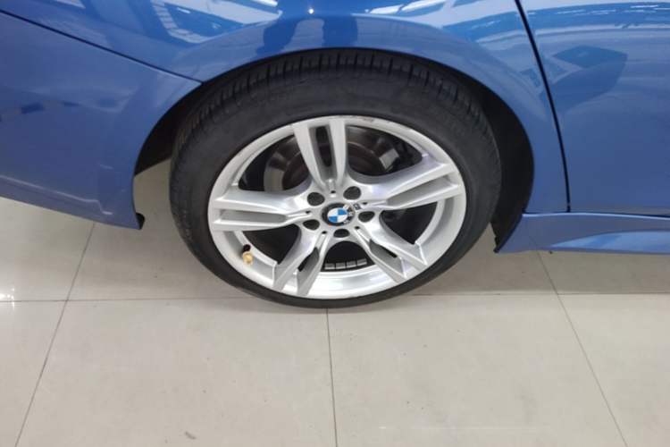Used BMW 3 Series 2018 320Li Leading Model M Sport Package Right Rear Wheel Hub