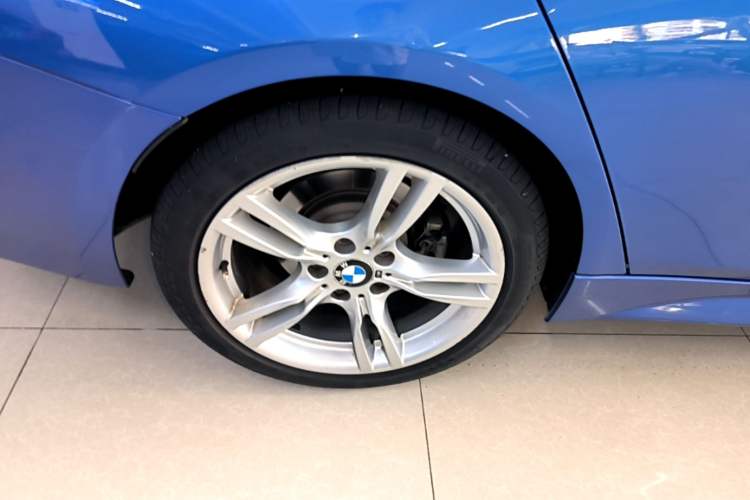 Used BMW 3 Series 2018 320Li Leading Model M Sport Package Right Rear Wheel Hub