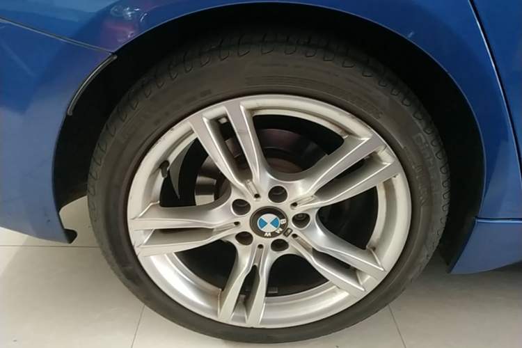 Used BMW 3 Series 2018 320Li Leading Model M Sport Package Right Rear Wheel Hub