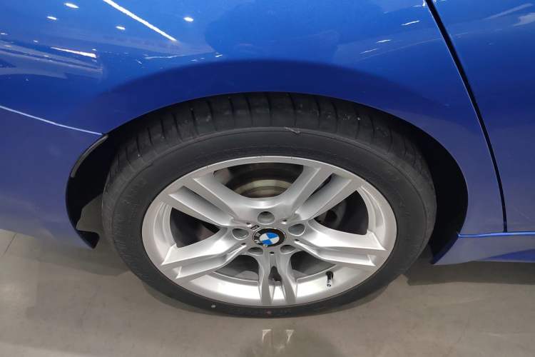 Used BMW 3 Series 2018 320Li Leading Model M Sport Package Right Rear Wheel Hub