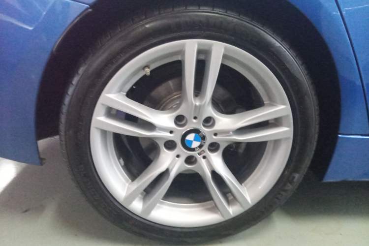 Used BMW 3 Series 2018 320Li Leading Model M Sport Package Right Rear Wheel Hub