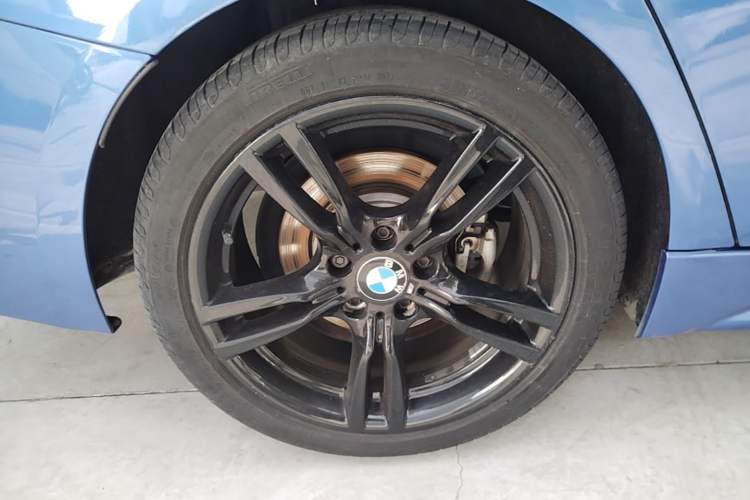 Used BMW 3 Series 2018 320Li Leading Model M Sport Package Right Rear Wheel Hub