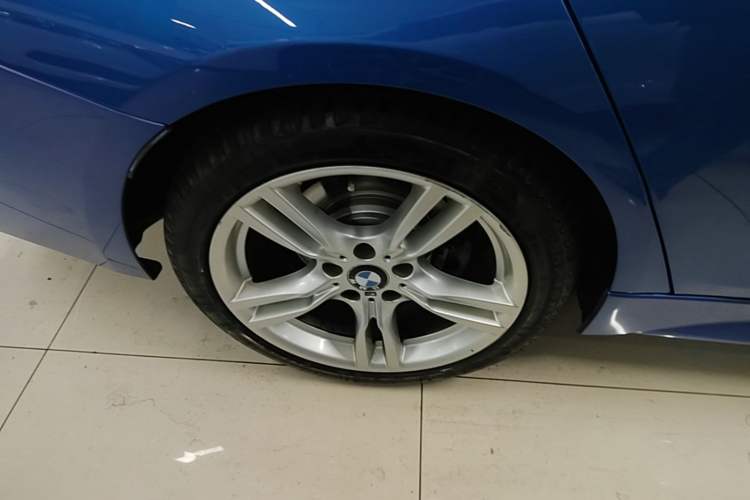 Used BMW 3 Series 2018 320Li Leading Model M Sport Package Right Rear Wheel Hub