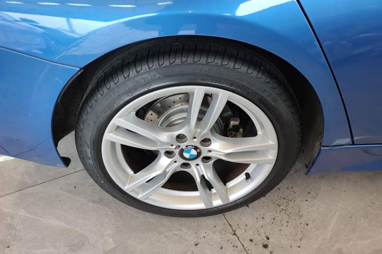 Used BMW 3 Series 2018 320Li Leading Model M Sport Package Right Rear Wheel Hub