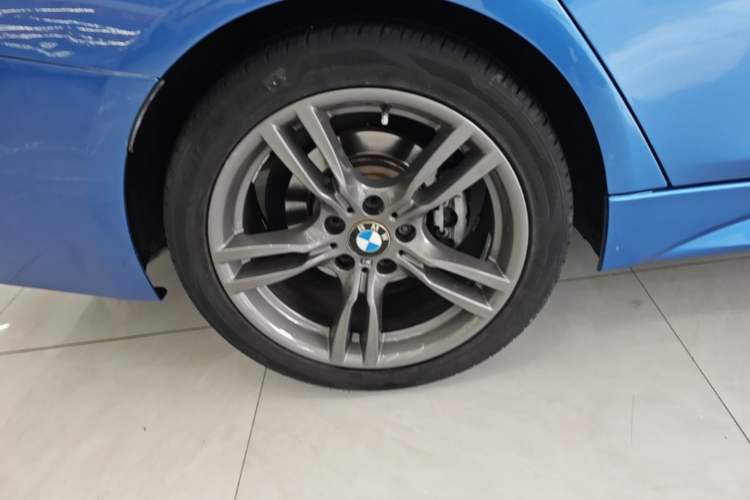 Used BMW 3 Series 2018 320Li Leading Model M Sport Package Right Rear Wheel Hub