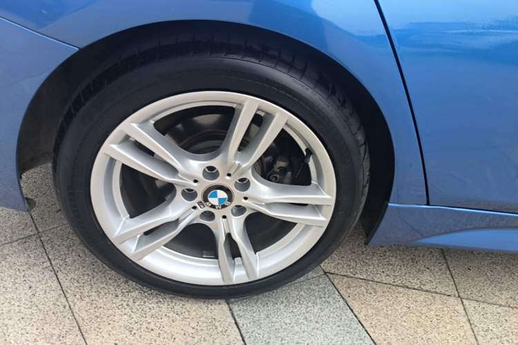 Used BMW 3 Series 2018 320Li Leading Model M Sport Package Right Rear Wheel Hub