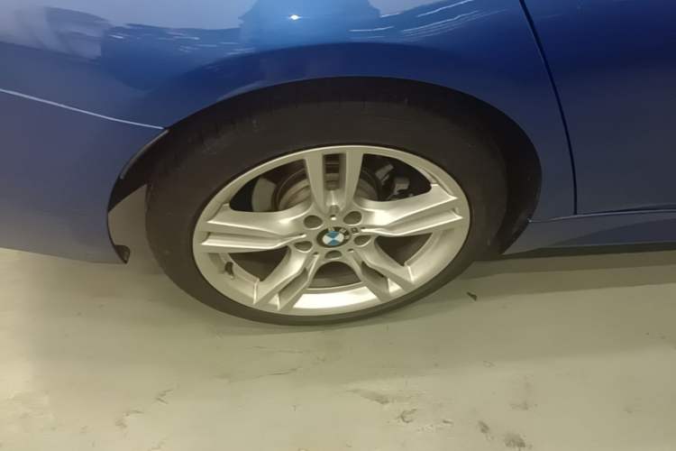 Used BMW 3 Series 2018 320Li Leading Model M Sport Package Right Rear Wheel Hub