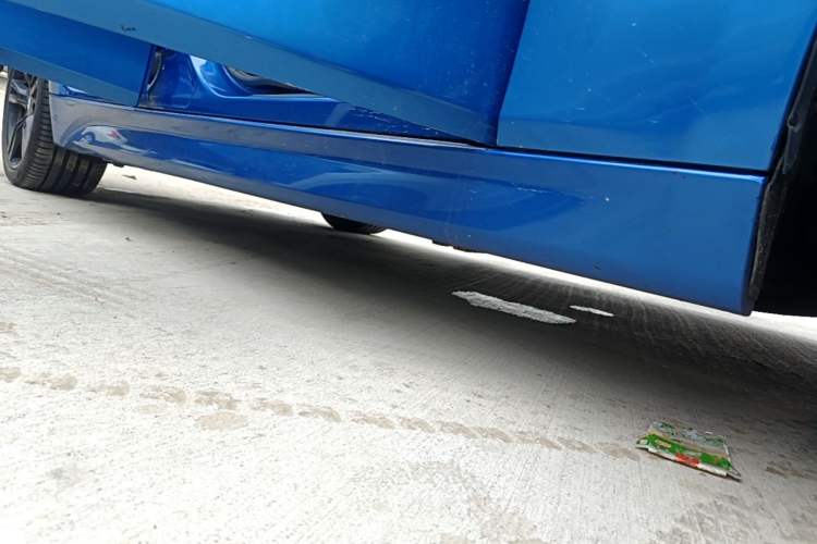 Used BMW 3 Series 2018 320i M Sport Package Right Side Sill