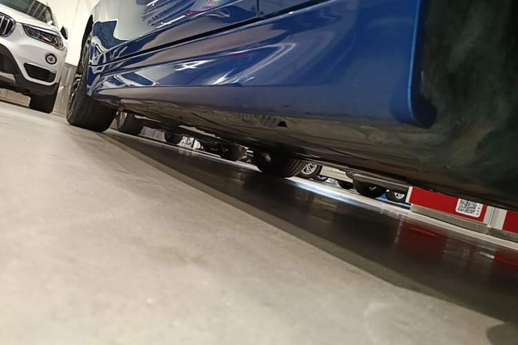 Used BMW 3 Series 2018 320i M Sport Package Right Side Sill