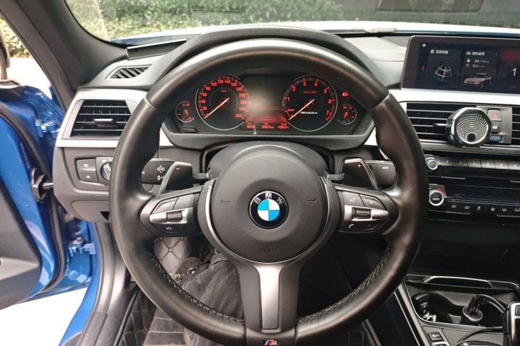 Used BMW 3 Series 2018 320i M Sport Night Edition Steering Wheel
