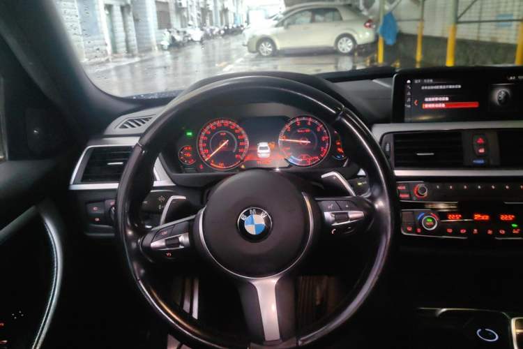Used BMW 3 Series 2018 320i M Sport Night Edition Steering Wheel
