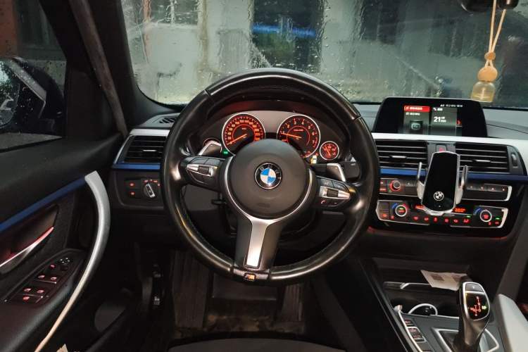 Used BMW 3 Series 2018 320i M Sport Package Steering Wheel