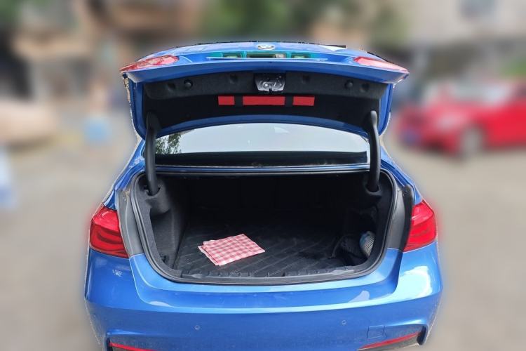 Used BMW 3 Series 2018 320i M Sport Package Trunk