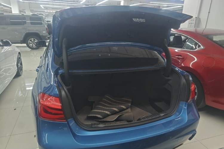 Used BMW 3 Series 2018 320Li Leading Model M Sport Package Trunk