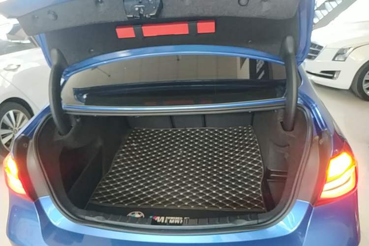 Used BMW 3 Series 2018 320Li Leading Model M Sport Package Trunk