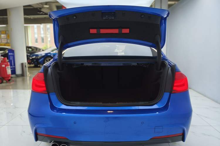 Used BMW 3 Series 2018 320i M Sport Package Trunk