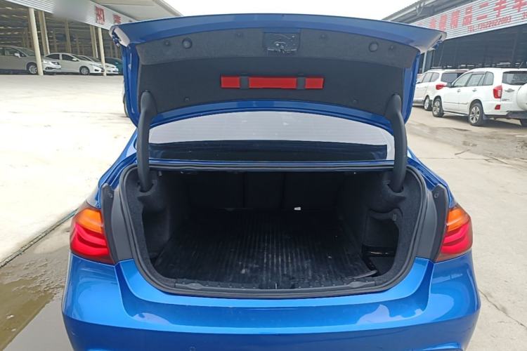 Used BMW 3 Series 2018 320i M Sport Package Trunk