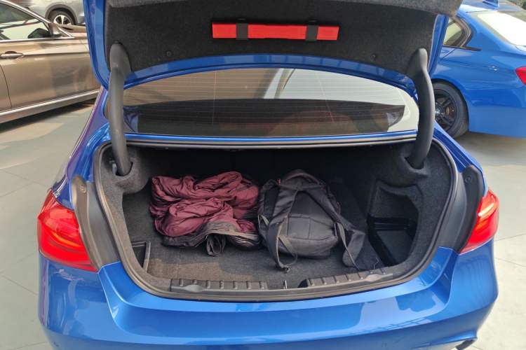 Used BMW 3 Series 2018 320Li Leading Model M Sport Package Trunk