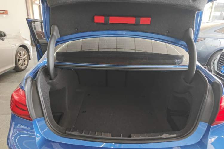 Used BMW 3 Series 2018 320Li Leading Model M Sport Package Trunk