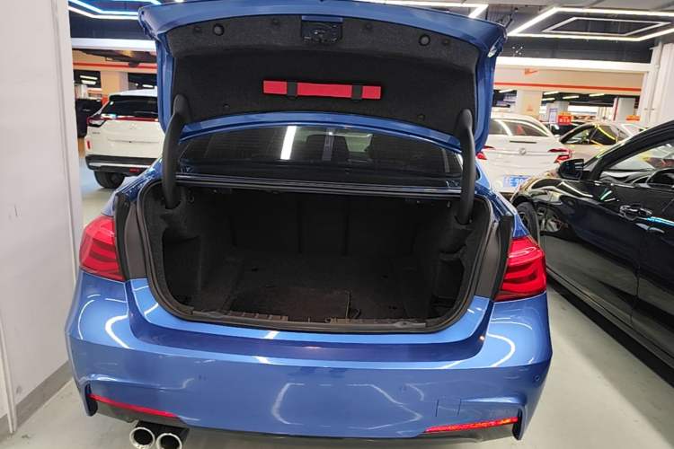 Used BMW 3 Series 2018 320Li Leading Model M Sport Package Trunk